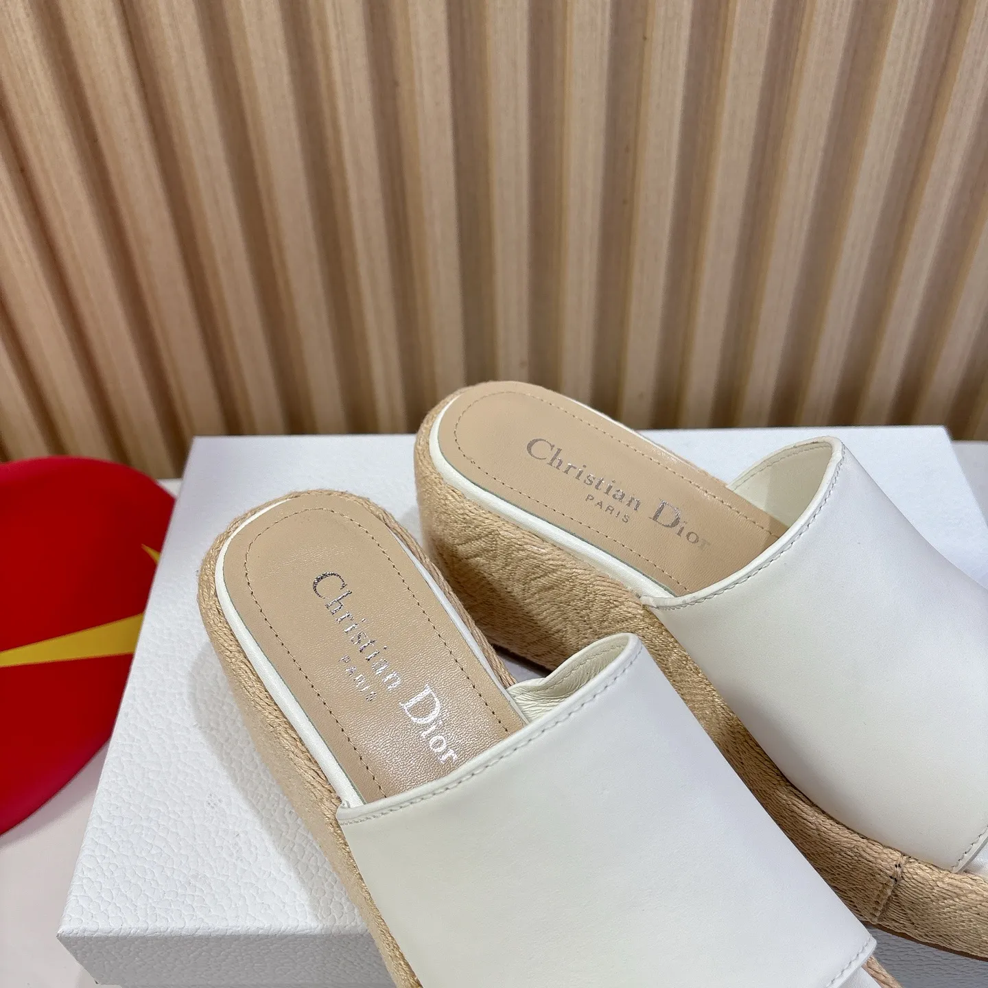👟👟Ex-factory price 500👟👟 Dior 2025 new spring and summer Attitude women's shoes with color block cross straps wedges CD letter logo hardware buckle thick-soled round toe open-toe sandals Material: imported calfskin upper + water-dyed sheepskin foot lining + original combination outsole Bottom thickness: 6CM Size: 35-41 (40.41 custom-made non-refundable and non-exchangeable)